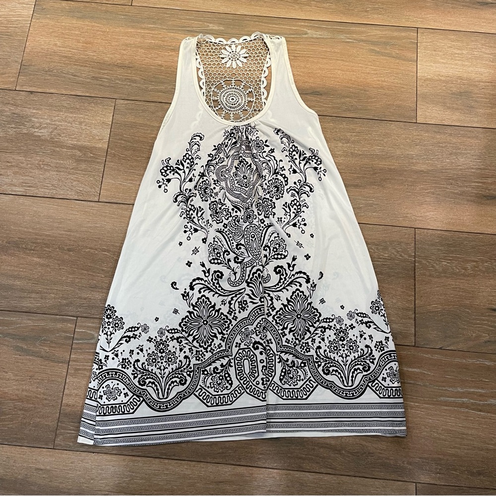 White and Black Sleeveless Dress